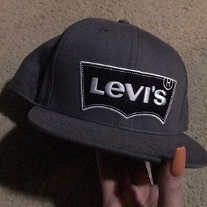 Levi's gray hat